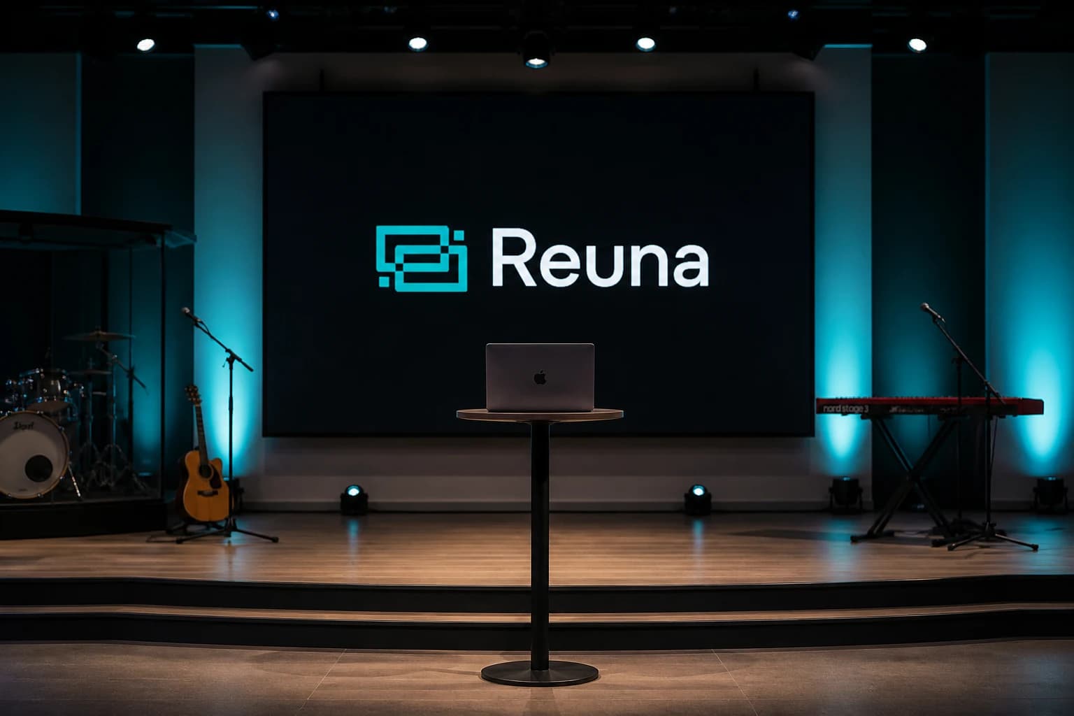 Comparación entre Reuna y ProPresenter en pantalla de iglesia